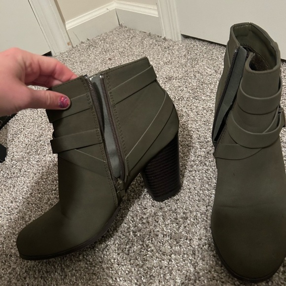 Gray wrap ankle booties with gold buckles - Picture 3 of 5